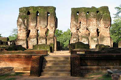 Polonnaruwa Ancient City | pradeeptours.com